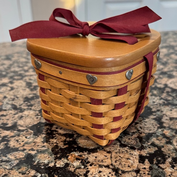 Longaberger 2003 Sweetheart Handwoven Basket with Burgundy Accents - Picture 1 of 7